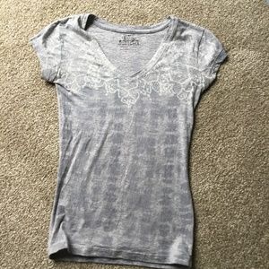 Gray slim fit t-shirt with design neckline